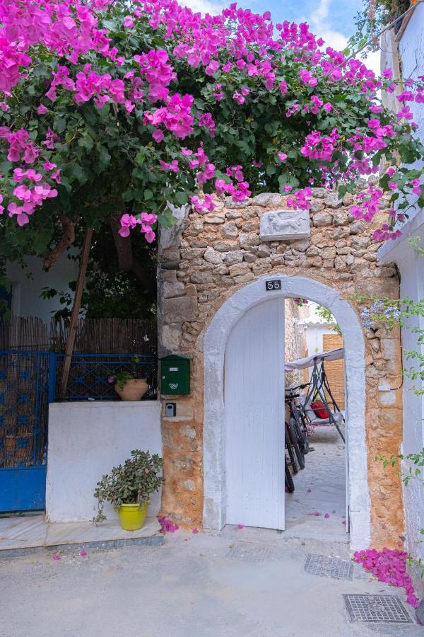 The Venetian Walls 'Central House With Private Courtyard - Charmy & Cheap' Ираклион Экстерьер фото